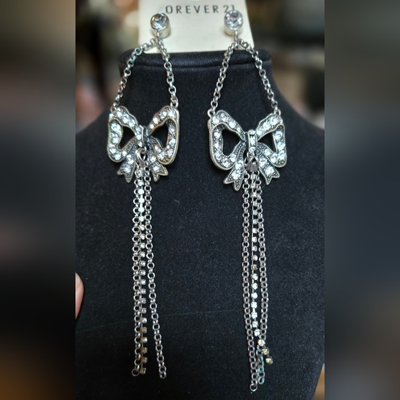 Forever 21 antiqued Rock-n-Roll bow earrings - Picture 3 of 10